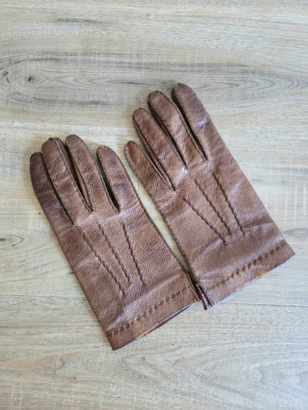 Vintage brown leather gloves.